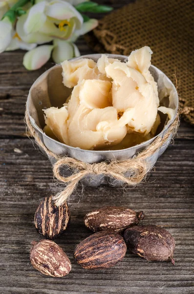 Shea butter and shea nuts — Stock Photo, Image