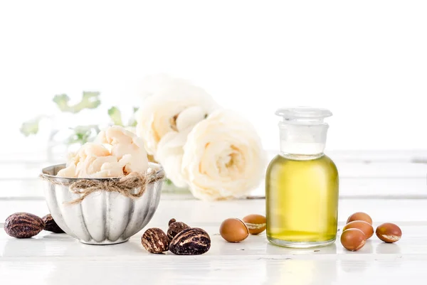 Argan yağı ve Shea yağı ve fındık ile meyve