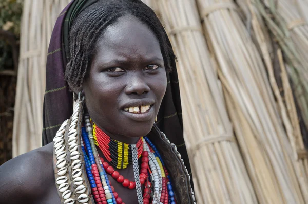 Oidentifierad kvinna från Arbore stam — Stockfoto