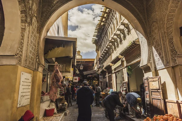 拥挤的街道，Fes 的 — 图库照片