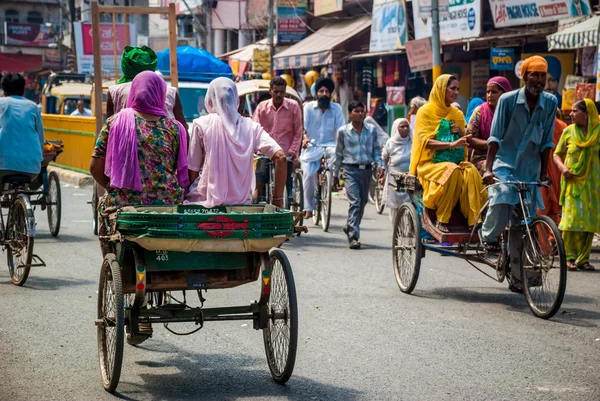 Tráfico en las calles de Amritsar, India — Foto de Stock