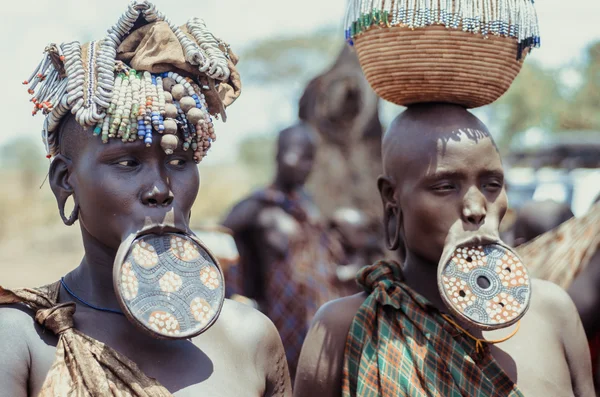 Mursi women with lip plates — Stok fotoğraf