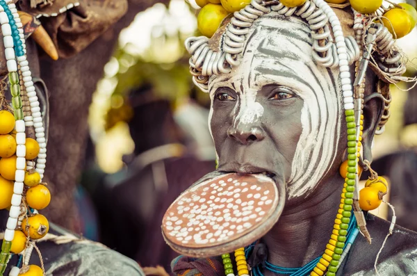 Mulher de Mursi com placa labial — Fotografia de Stock