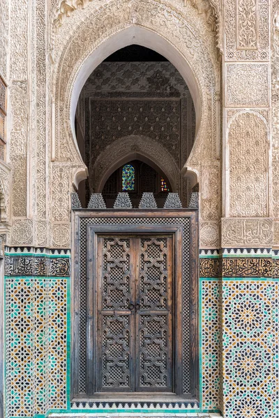 Drewniane drzwi w Madrasa — Zdjęcie stockowe