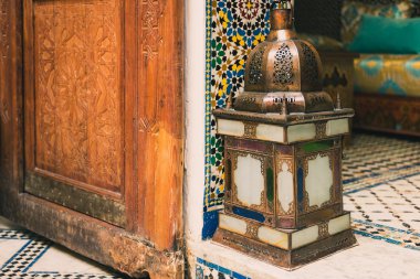 Renkli cam ile el yapımı lamba