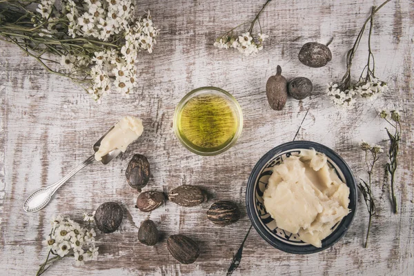 Shea oil and butter with shea nuts — Stock Photo, Image