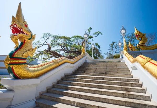 Ingang van Boeddha tempel Kaeo Ko Wararam — Stockfoto