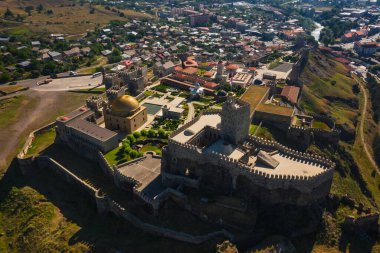 Bir İHA 'dan Akhaltsikhe kalesinin fotoğrafı. Georgia 'da turistik bir yer. Rabat Kalesi