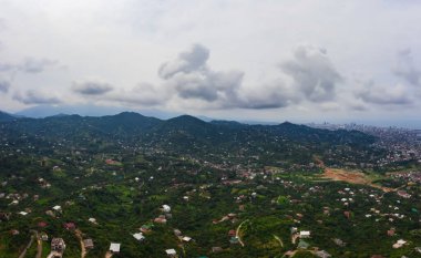 Batumi şehrinin insansız hava aracı panoraması. Karadeniz 'in fotoğrafı. Georgia 'daki manzara fotoğrafı.