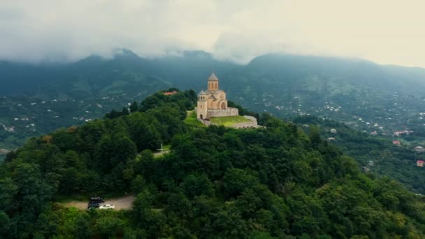 Kościół Batumi Gruziński Kościół Wzgórzu Wideo Miasta Batumi Dronie — Wideo stockowe