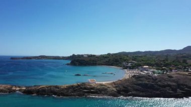 Zakynthos, Yunanistan 'da Aziz Nikolas Sahili ve Kilisesi' nin hava manzarası