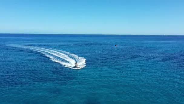 Aerial view of a jet ski boat in a deep blue colored sea, Zakynthos, Greece — Wideo stockowe