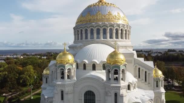 Veduta aerea della Cattedrale navale ortodossa di San Nicola. Costruito nel 1903-1913. Kronshtadt, San Pietroburgo, Russia — Video Stock