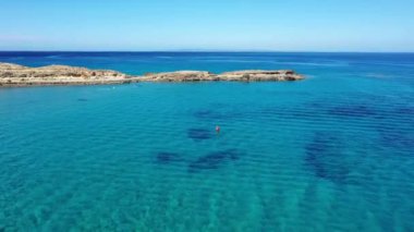 Zakynthos, Yunanistan 'da Aziz Nikolas Sahili ve Kilisesi' nin hava manzarası