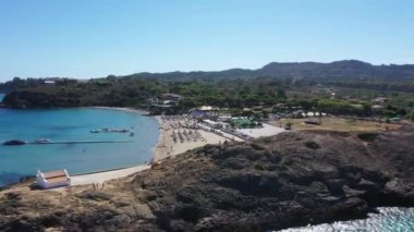 Zakynthos, Yunanistan 'da Aziz Nikolas Sahili ve Kilisesi' nin hava manzarası