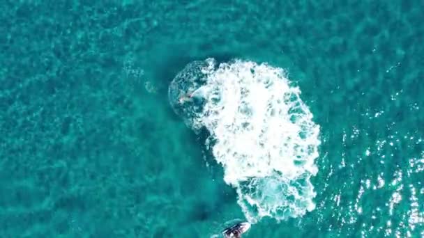 Fly boarding a jízda na moři v slunečném letním dni, Zakynthos, Řecko — Stock video