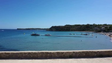 Zakynthos, Yunanistan 'da Aziz Nikolas Sahili ve Kilisesi' nin hava manzarası
