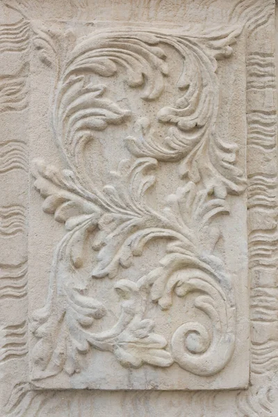 Décoration ajourée sculptée murale en pierre Photo De Stock