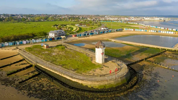 Brightlingsea fyr torn vid solnedgången med fantastisk ljus speciell havsdag, Essex, England, Storbritannien — Stockfoto