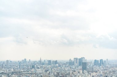 Tokyo, Japonya - 28 Mart 2019: Tokyo, Japonya 'da Ikebukuro' nun panoramik modern şehir gökyüzü manzaralı emlak ve şirket inşaatı için Asya iş konsepti
