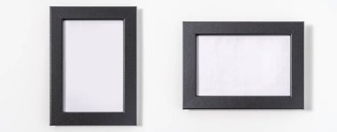 Gerçekçi resim çerçevesi beyaz arkaplanda izole edildi. Sunumların için mükemmel.