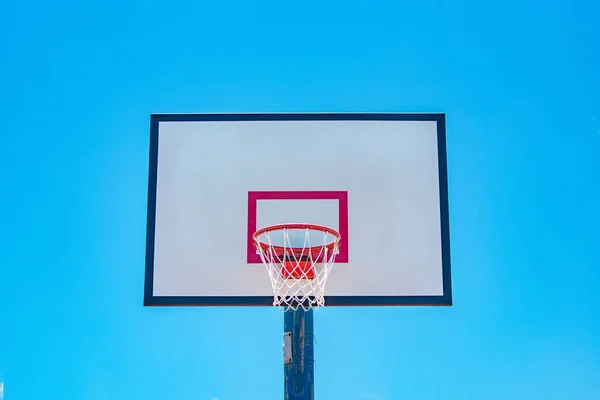 新北市の公園内のバスケットボールコート — ストック写真