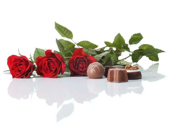 Roses and chocolate — Stock Photo, Image