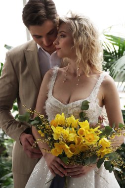 Romantik çift gelin ve damat romantik bir an yaşıyor. Sonunda evlendik. Sen benimsin.!
