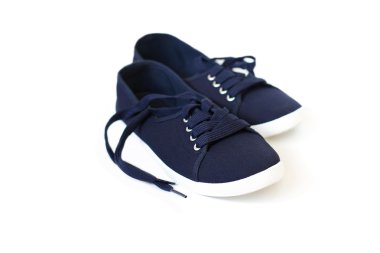 beyaz zemin üzerinde ayakkabı