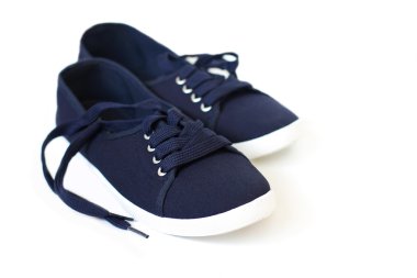 beyaz arkaplanda spor ayakkabıları