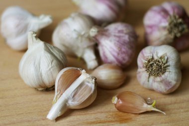 Sarımsak ampuller ve diş sarımsak