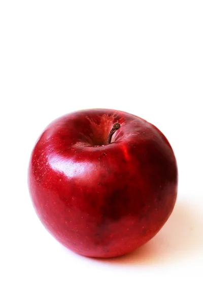 Manzana jugosa sobre fondo blanco — Foto de Stock