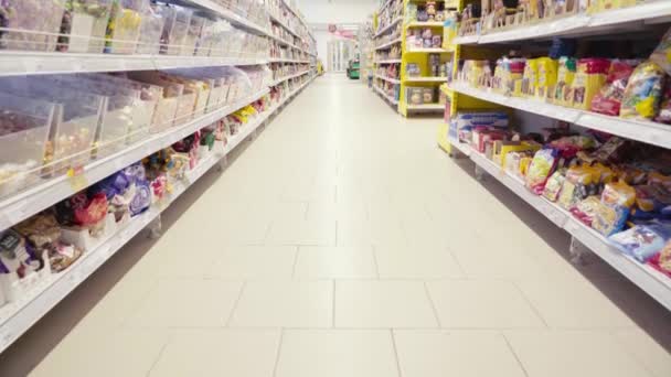 Leerstand im Supermarkt. Kein Volk. — Stockvideo