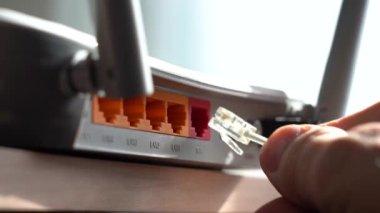 Yönlendiriciden İnternet Kablosu Bağlanıyor