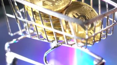 Arabadaki bitcoinler. Kavram: Kripto para biriminin satın alınması
