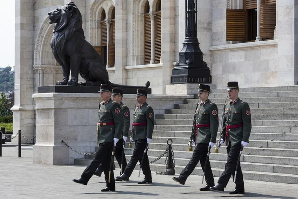 Honor Guard - Parliament Building - Budapest — Stock Photo, Image