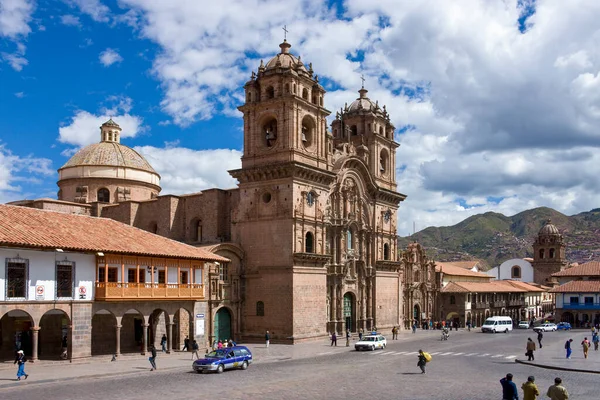 位于南美洲库斯科市Armas广场的Iglesia Compania Jesus 耶稣会教堂 — 图库照片