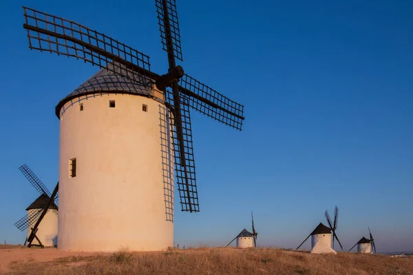 西班牙中部La Mancha地区Campo Criptana风车的晚霞 — 图库照片