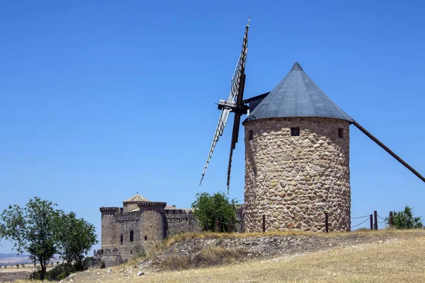 Windmolen Bij Ruïnes Van Kasteel Belmonte Regio Mancha Centraal Spanje — Stockfoto
