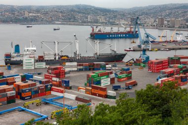 Valparaiso Limanı, büyük bir şehir, Orta Şili 'deki liman ve deniz üssü, Güney Amerika.