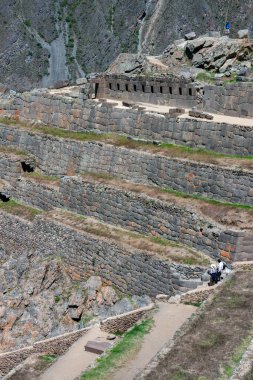 Ollantaytambo. Peru. 04.19.08. Güney Amerika, Peru 'daki Urubamba Eyaleti, İnkalar' ın Kutsal Vadisi 'ndeki Ollantaytambo' nun İnka harabelerinde Pumatallis 'in terasları.