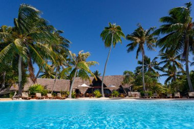 Güney Pasifik Okyanusu 'ndaki Fransız Polinezyası, Manihi Adası' ndaki lüks tatil beldesi..