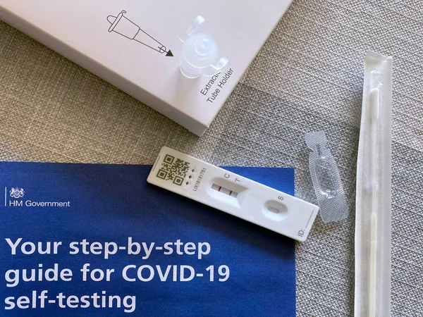 British Government Covid Rapid Self Testing Kit Домашнього Використання Тест — стокове фото