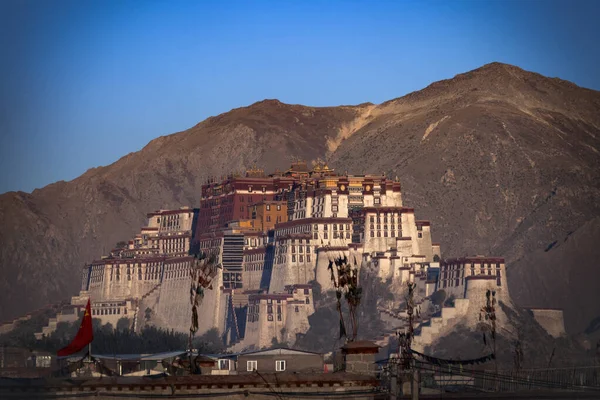 Αυγή Φως Του Ήλιου Στο Παλάτι Potala Ένα Φρούριο Dzong — Φωτογραφία Αρχείου