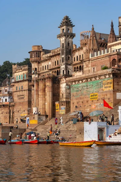 Hindoe Ghats Aan Oevers Van Heilige Rivier Ganges Bij Varanasi — Stockfoto
