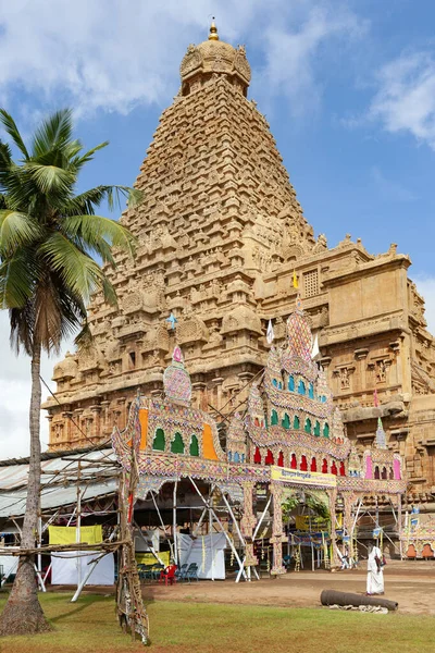 インド南部タミル ナードゥ州のタンジャール タンジョア のブリハディシュベラ ヒンドゥー寺院のスリヴィマナ ヴィマナ シハラ の主塔は16階建てで そのうち13階建ての巨大な塔は正方形をテーパリングしています — ストック写真