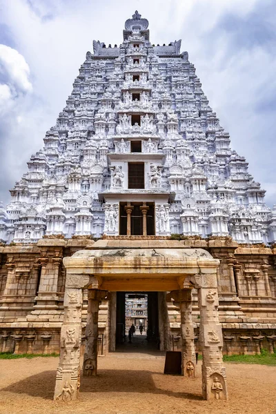 Intrikate Skulpturer Den Hvite Gopuram Portene Til Minakshi Sundareshvera Hindu – stockfoto