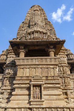Hindistan 'ın Madhya Pradesh bölgesindeki Khajuraho' daki Jian ve Hindu Tapınakları. Bir UNESCO Dünya Mirası Sitesi. Hindistan 'ın en büyük ortaçağ Hindu ve Jain tapınakları Khajuraho' dadır. Erotik heykelleriyle ünlüdür..