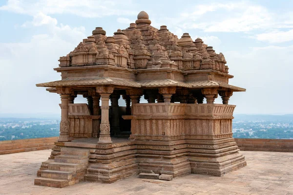 三宝寺之一 也被称为Sas Bahu Mandir Sas Bahu Temple Sahasrabahu Temple或Harisadanam Temple — 图库照片