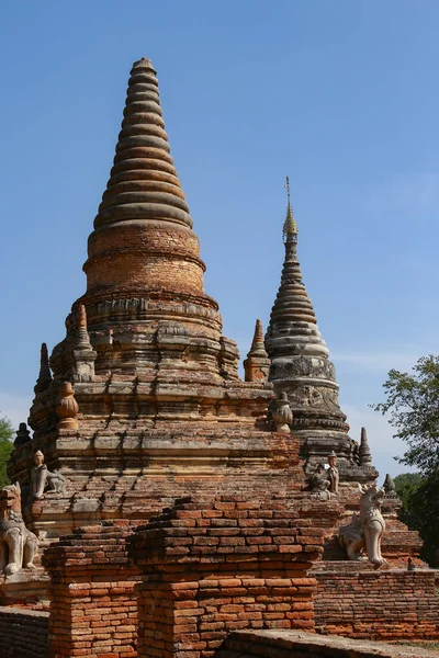 ミャンマー ビルマ のインナワ アヴァ の古代仏教の仏塔 — ストック写真